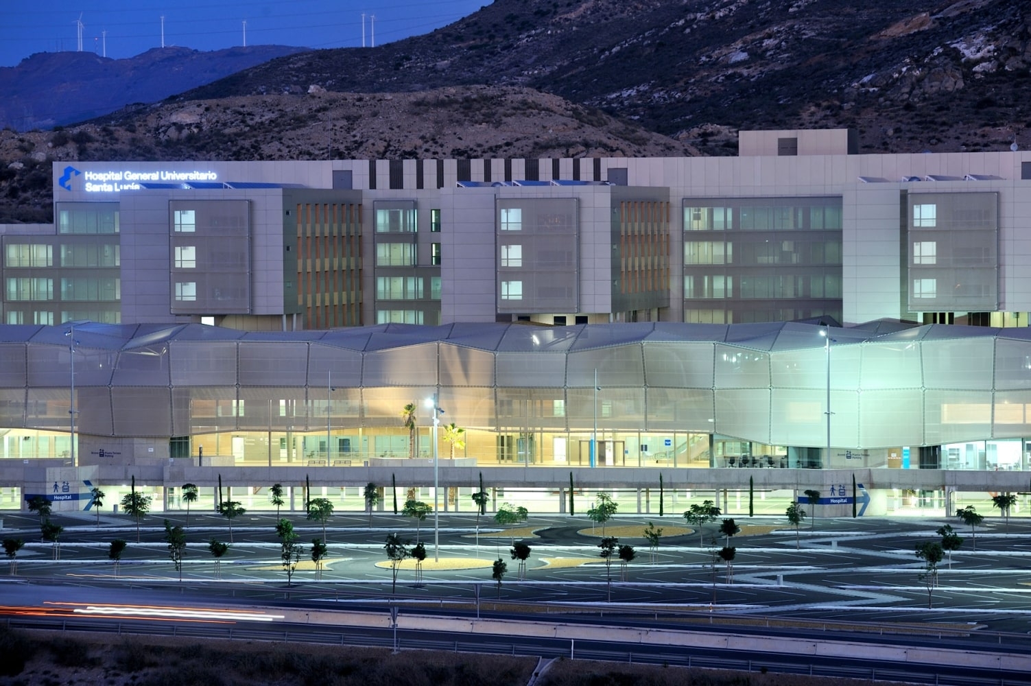 西班牙新圣卢西亚大学综合医院织物幕墙