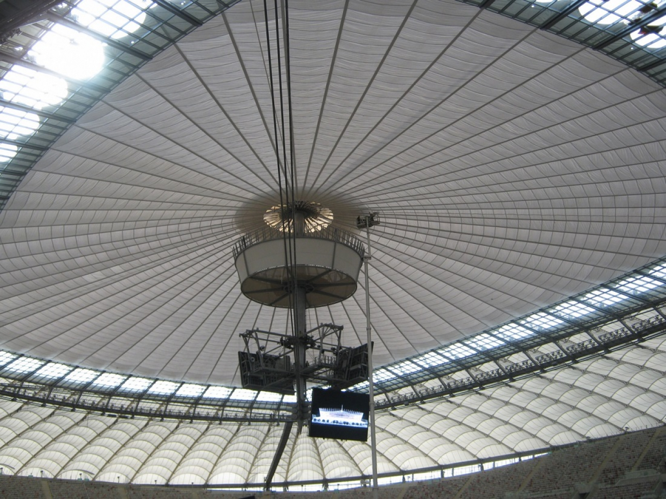 华沙国家体育场电动式膜结构屋面