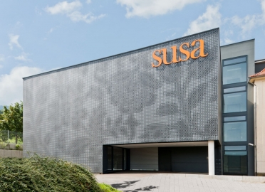 德国 Susa展厅织物幕墙喷绘